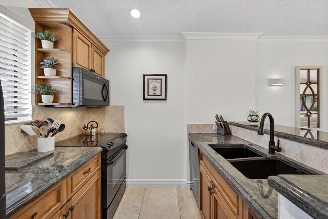 Building Photo - 119 Club Dr