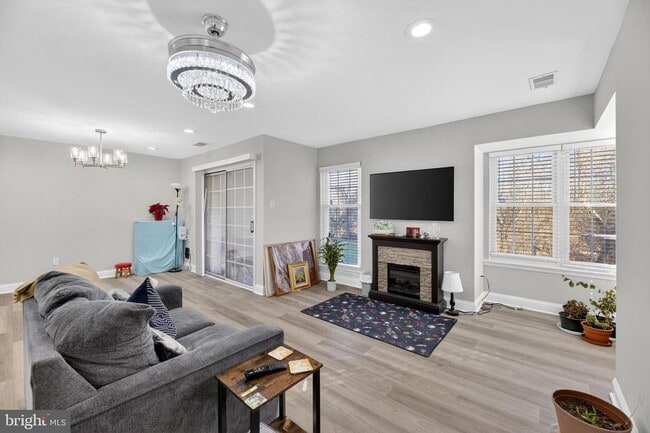 Building Photo - 133 Andover Pl