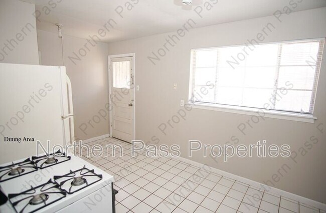 Building Photo - 2414 Silver