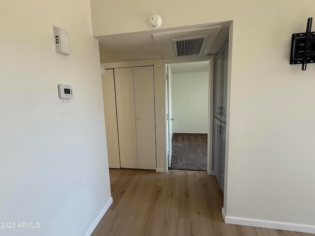 Building Photo - 461 W Holmes Ave