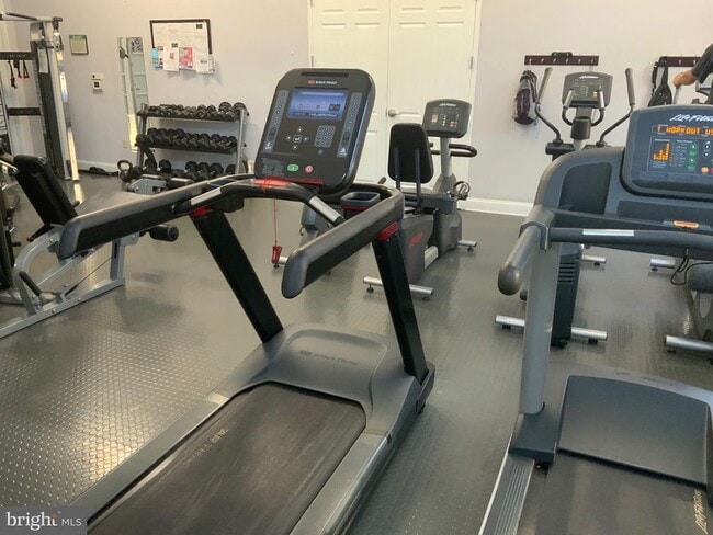 Building Photo - 589 Odendhal Ave