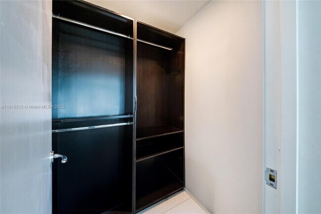 Building Photo - 1395 Brickell Ave