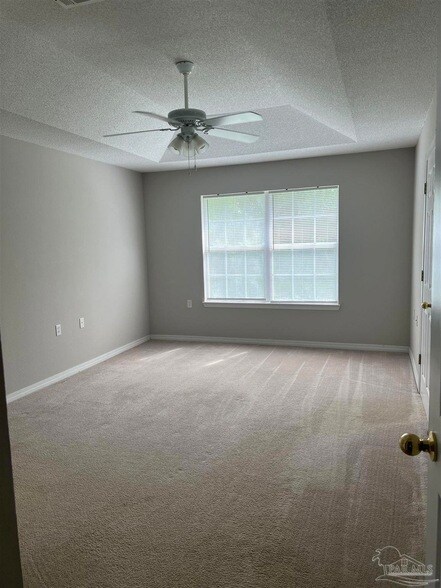Building Photo - 5294 Overbrook Dr