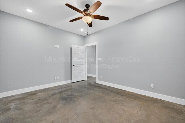 Building Photo - 1501 S 7th Ave