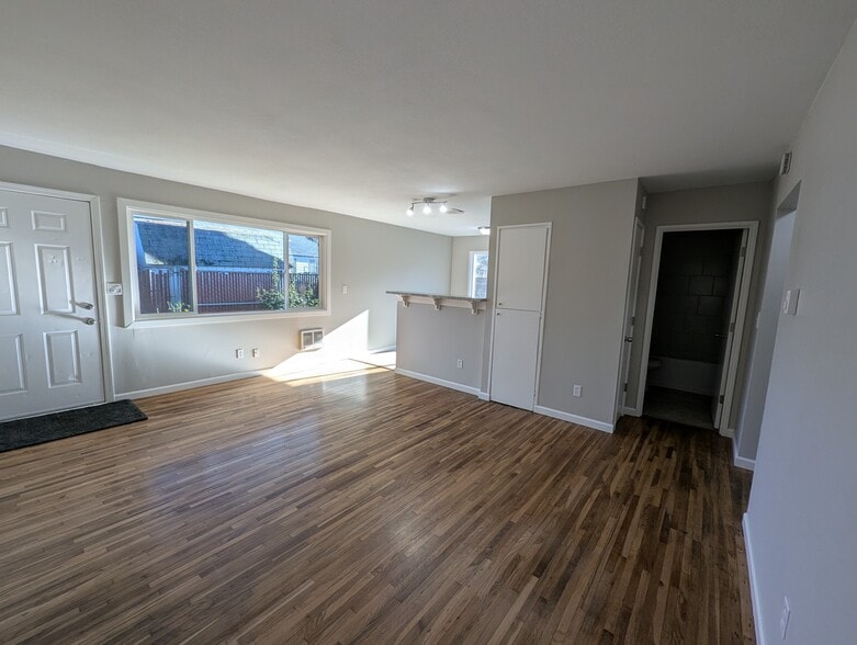 Extra large living room window - 1626 Southeast Lexington Street