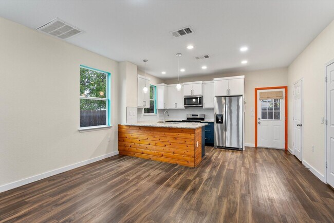 Building Photo - 7610 Bethune Ave
