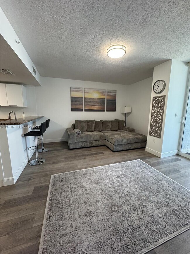 Building Photo - 170 SE 14th St