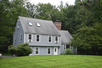 Building Photo - Well maintained, 3 Bedroom single family h...