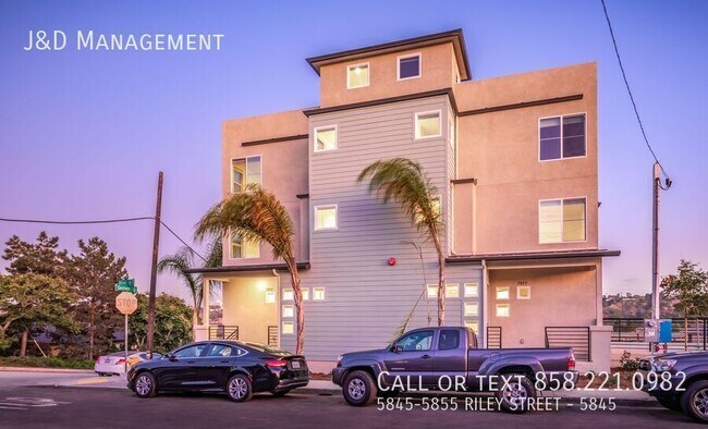 Building Photo - Gorgeous Townhome w/ Rooftop Decks and Oce...