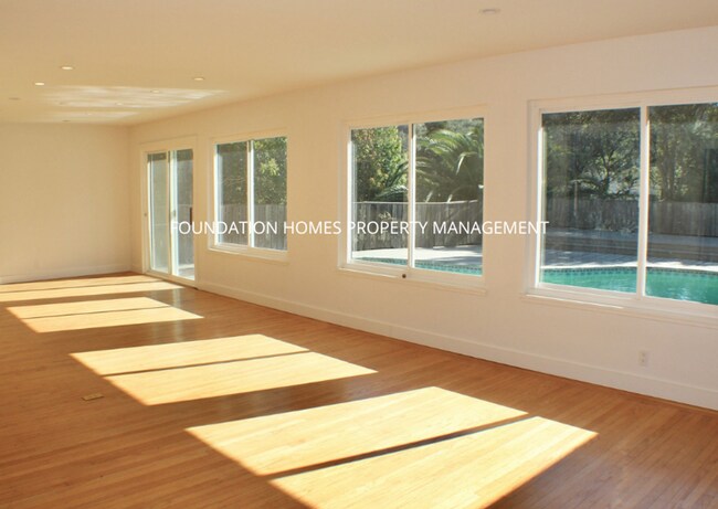 Building Photo - Dreamy Sleepy Hollow Single Story Mid-Cent...