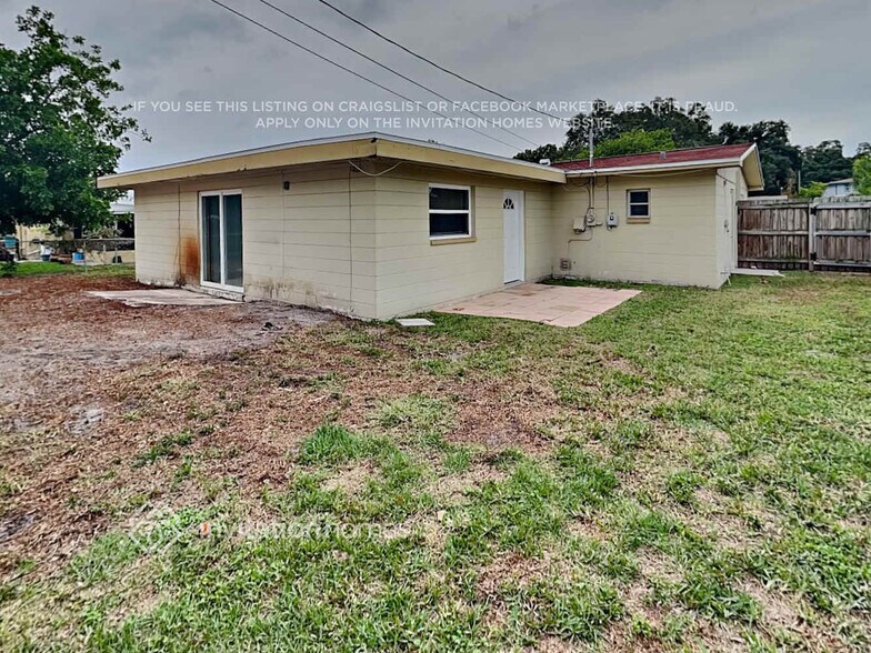 Building Photo - 11483 76th Ave N