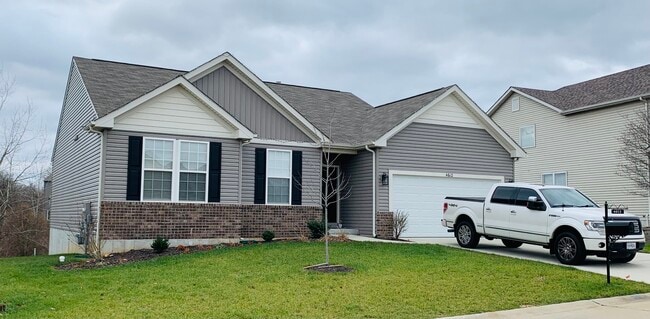 Building Photo - 4612 Siesta Dr