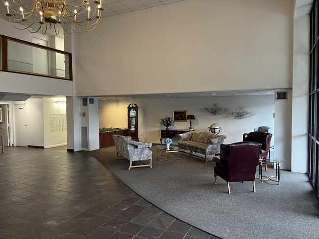 Building Photo - 111 deKoven Drive