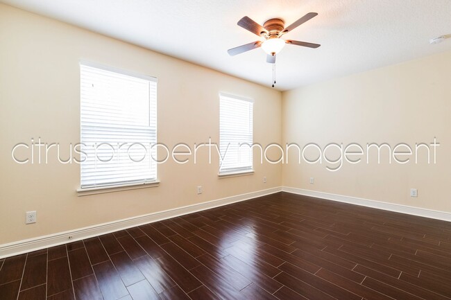 Building Photo - Beautiful, Spacious 3/2.5 in Wadeview Park