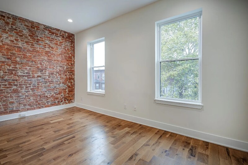 Building Photo - 2835 Diamond Dr
