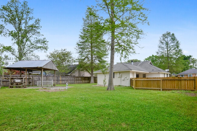 Building Photo - 7738 Menlo Dr