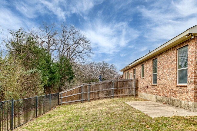Building Photo - 2510 Sedona St