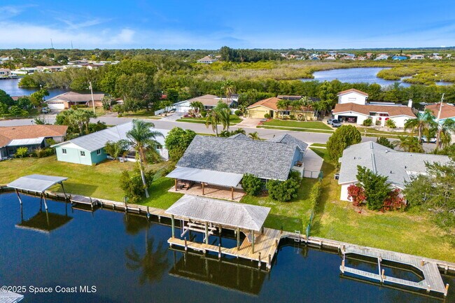 Building Photo - 445 Diana Blvd