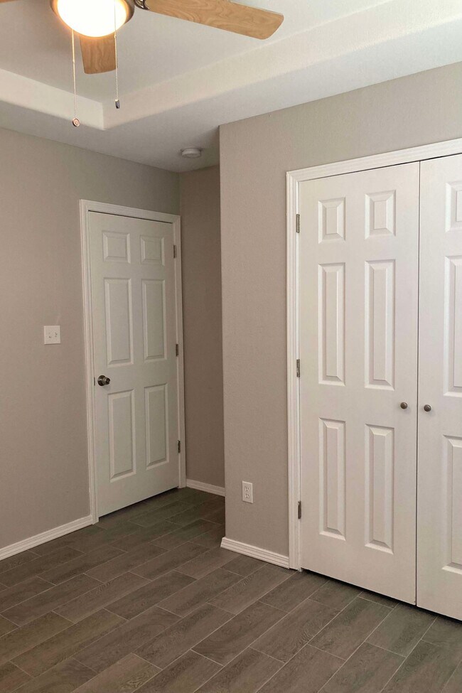 Building Photo - 405 Poblano Dr