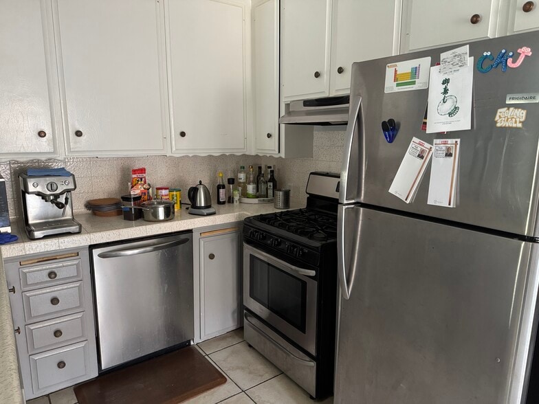 Kitchen - 2707 W 146th St
