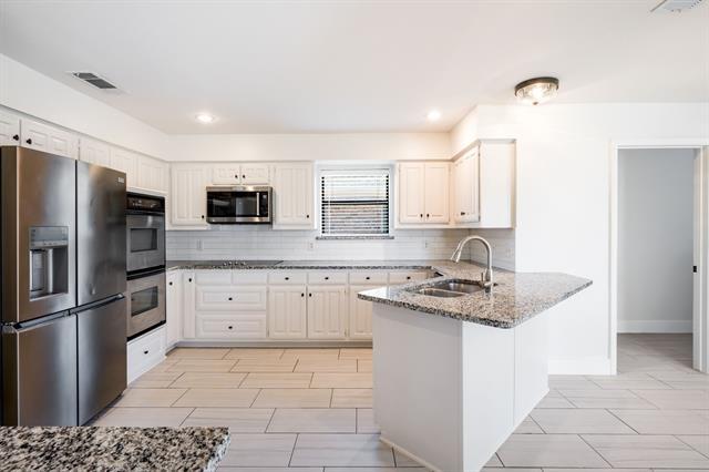 Building Photo - 1824 Huron Trail