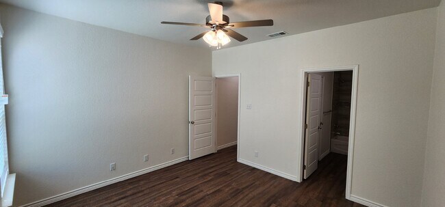 Building Photo - Act fast!  Don't let this opportunity slip by. Contact us today to schedule your showing!