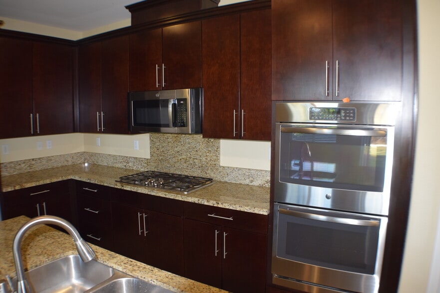 Building Photo - 32436 Shadow Canyon Trl