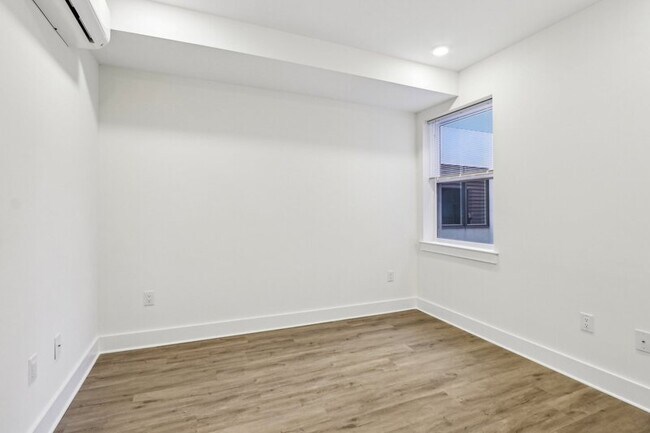 Building Photo - 6155 Ridge Ave