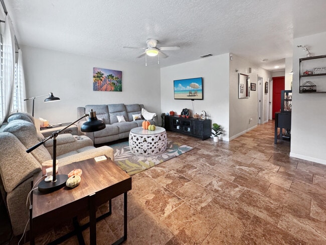 Building Photo - 53845 Avenida Herrera