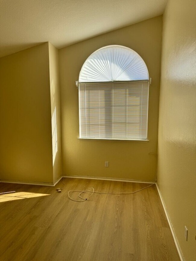Building Photo - Beautiful 3 Bedroom 2.5 Bath Home!!