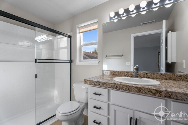 Building Photo - HALF OFF 2ND MONTHS RENT! Fully Updated 4 ...