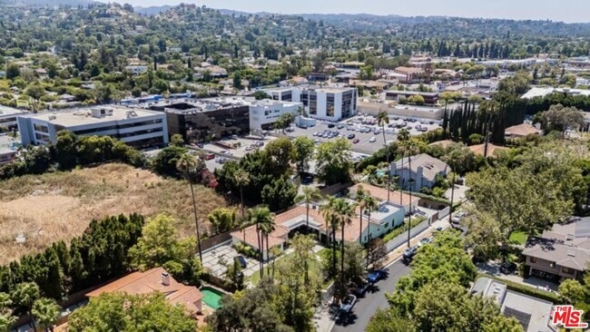 Building Photo - 17520 Embassy Dr