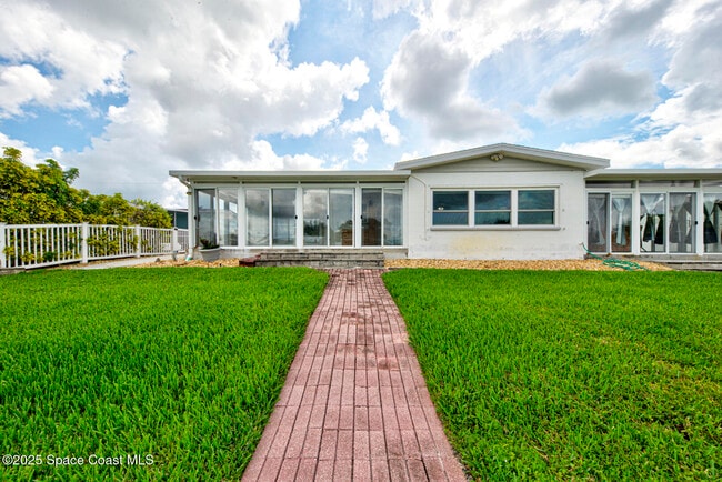 Building Photo - 1065 Molaki Dr