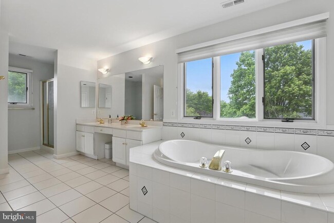Building Photo - 2868 Pebble Beach Dr