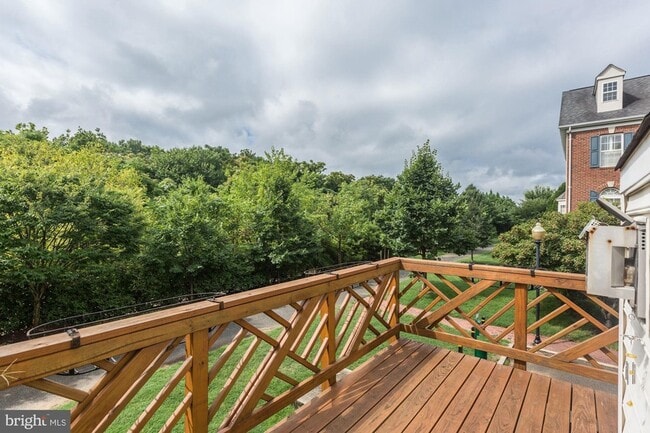 Building Photo - 286 Murtha St