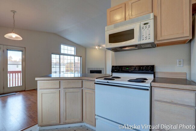 Building Photo - Midtown Spacious 3-Bedroom, 2-Bath Townhome