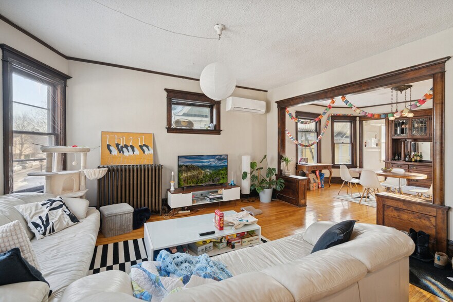 Building Photo - 2120 Emerson Ave S