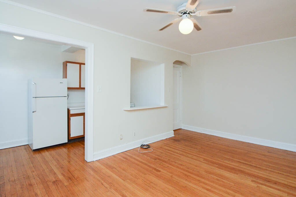 Building Photo - 3345 N Marshfield Ave