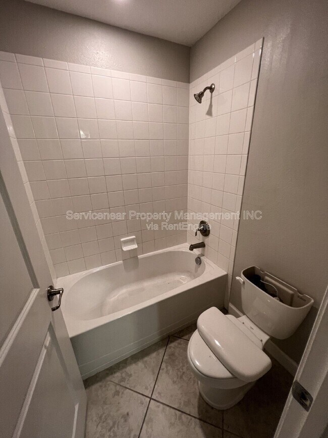 Building Photo - 939 Terra Vista St