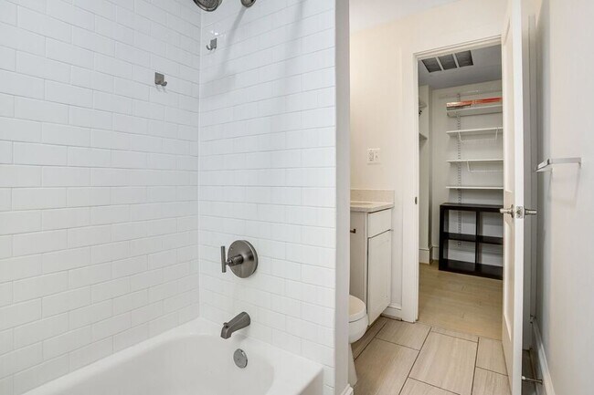 Building Photo - 1451 Park Rd NW