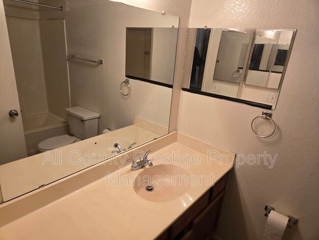 Building Photo - 1831 W Mulberry Dr