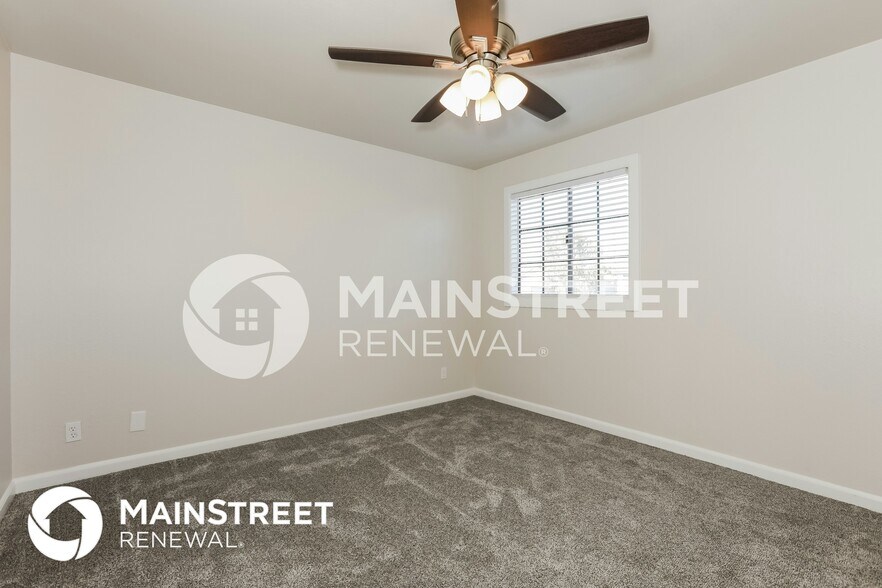 Building Photo - 921 S Val Vista Dr