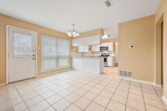 Building Photo - Mansfield Country Club Home