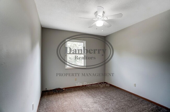 Building Photo - 3608 Willow Run Dr