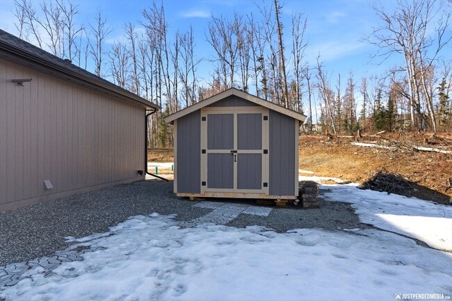 Building Photo - Aurora Heights Ranch