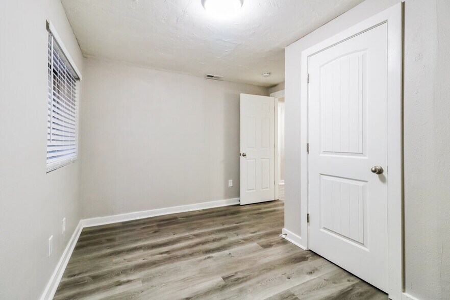 Building Photo - 6166 Eagle Nest Dr