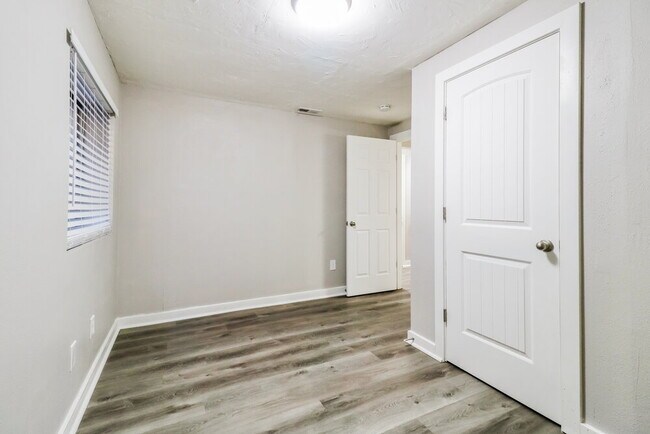 Building Photo - 6166 Eagle Nest Dr