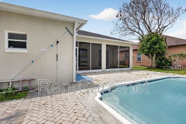 Building Photo - 121 Aurelia Ct