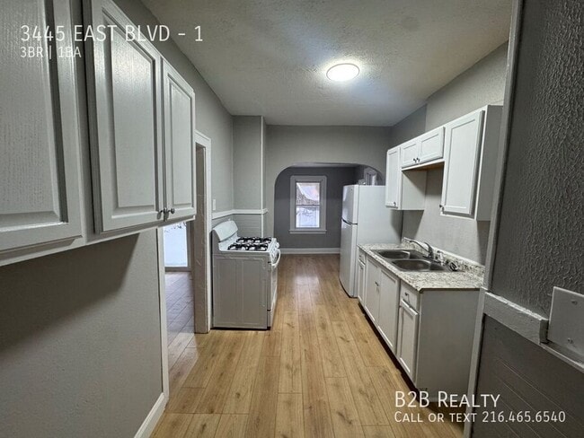 Building Photo - 3445 East Blvd