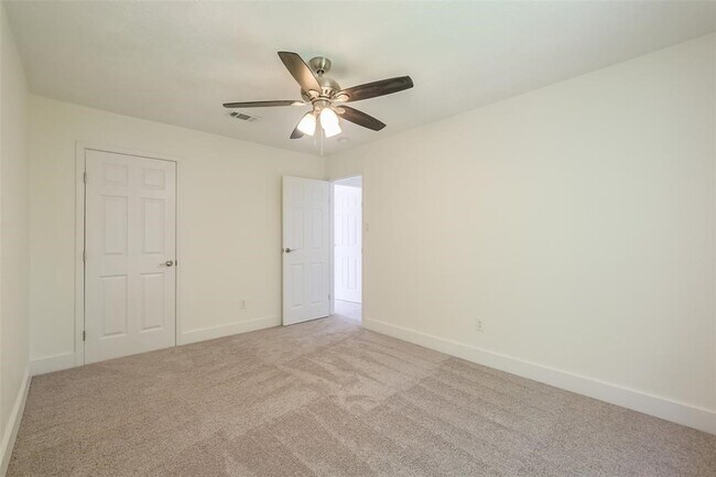 Building Photo - 1311 Sand Stone Dr